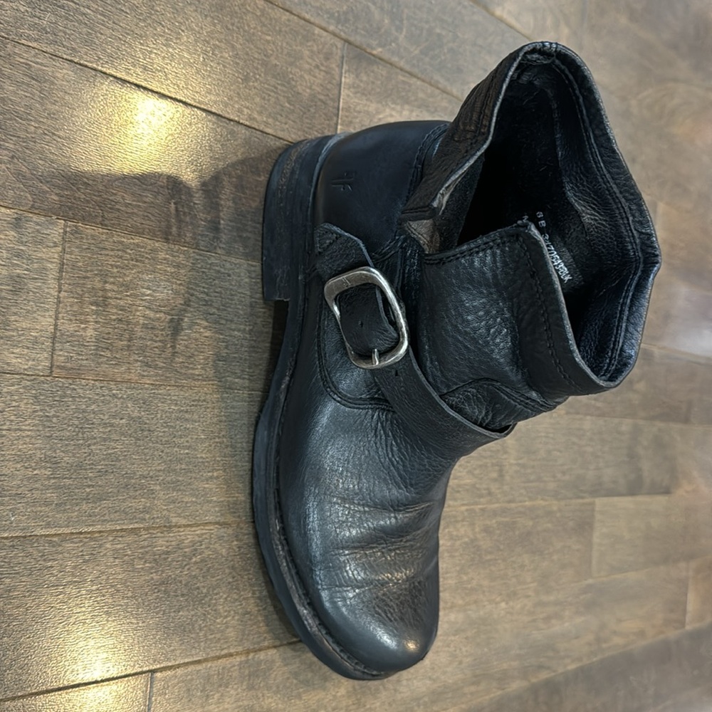 FRYE women’s bootie, size 6 - Picture 9 of 16